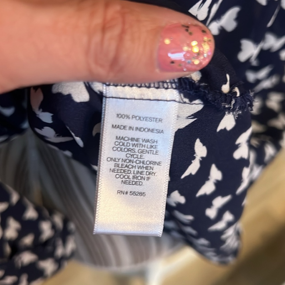 Express, the Portofino Shirt, XS, navy back with white butterflies - Picture 7 of 7